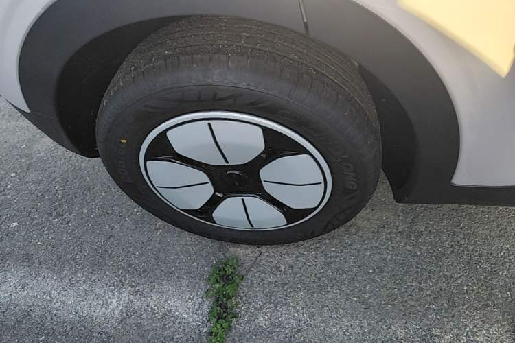 Used Geely Galaxy Geome 2026 Model 310km Youth Edition Right Rear Wheel Hub