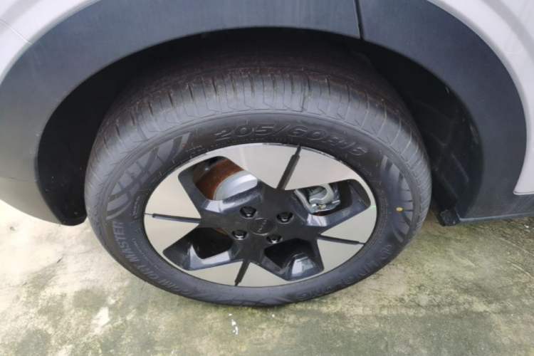 Used Geely Galaxy Geome 2026 Model 310km Dream Edition Right Rear Wheel Hub