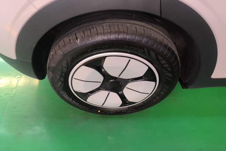 Used Geely Galaxy Geome 2026 Model 410km Freedom Edition Right Rear Wheel Hub