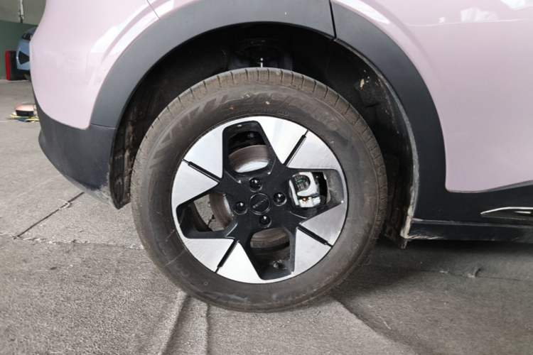Used Geely Galaxy Geome 2026 Model 310km Dream Edition Right Rear Wheel Hub