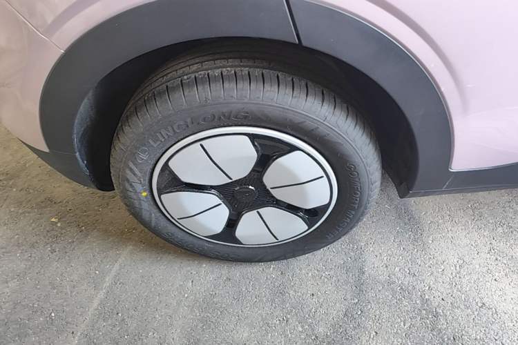 Used Geely Galaxy Geome 2026 Model 310km Youth Edition Right Rear Wheel Hub