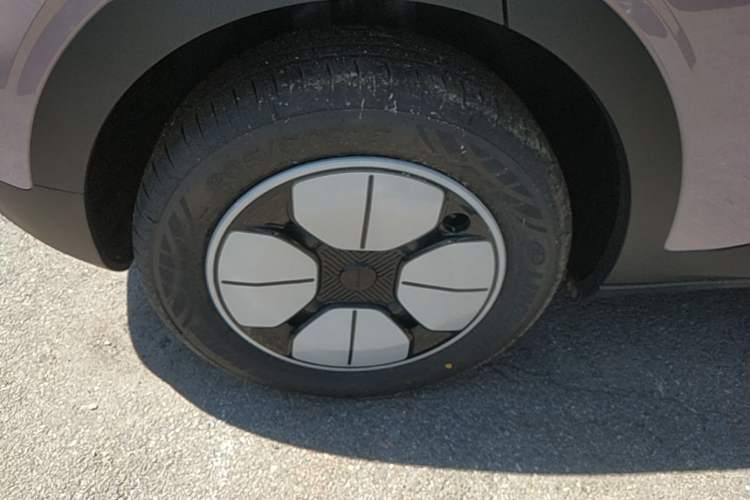 Used Geely Galaxy Geome 2026 Model 310km Youth Edition Right Rear Wheel Hub