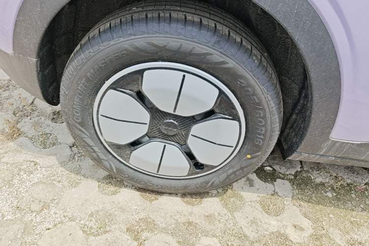 Used Geely Galaxy Geome 2026 Model 410km Carefree Edition Right Rear Wheel Hub