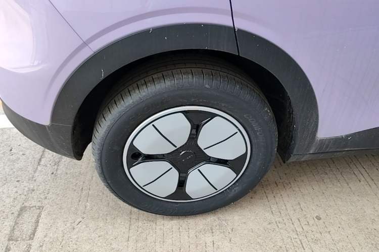 Used Geely Galaxy Geome 2026 Model 310km Youth Edition Right Rear Wheel Hub