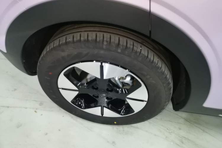 Used Geely Galaxy Geome 2026 Model 410km Exploration Edition Right Rear Wheel Hub