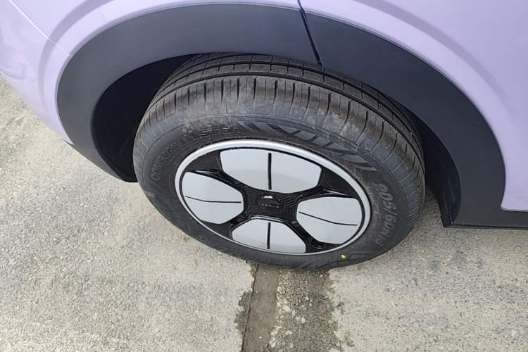 Used Geely Galaxy Geome 2026 Model 310km Youth Edition Right Rear Wheel Hub