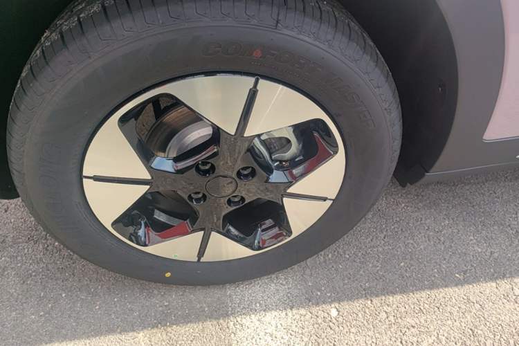 Used Geely Galaxy Geome 2026 Model 310km Dream Edition Right Rear Wheel Hub