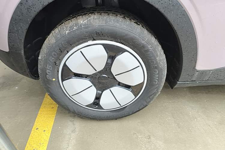 Used Geely Galaxy Geome 2026 Model 310km Youth Edition Right Rear Wheel Hub