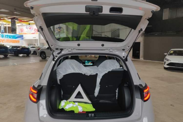 Used Geely Galaxy Geome 2026 Model 310km Youth Edition Trunk