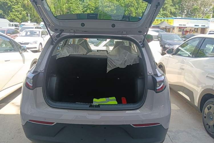 Used Geely Galaxy Geome 2026 Model 310km Youth Edition Trunk
