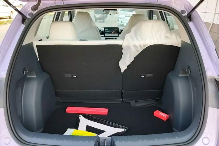 Used Geely Galaxy Geome 2026 Model 310km Youth Edition Trunk