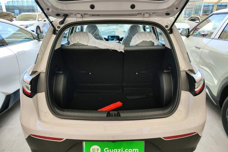 Used Geely Galaxy Geome 2026 Model 310km Youth Edition Trunk