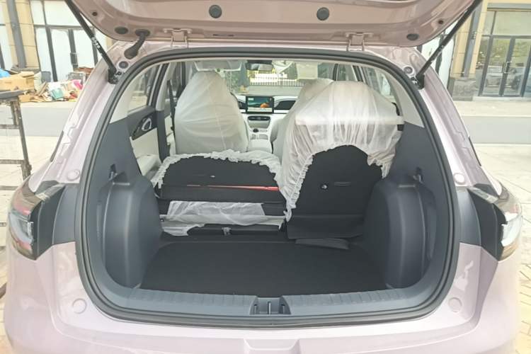 Used Geely Galaxy Geome 2026 Model 310km Youth Edition Trunk