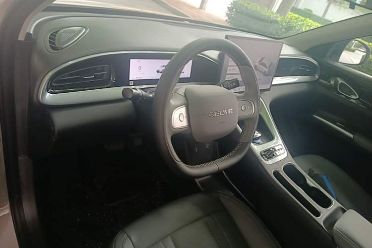 Used Geely Galaxy Geome 2026 Model 410km Exploration Edition Center Console