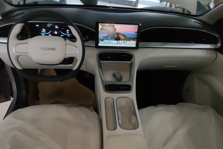Used Geely Galaxy Geome 2026 Model 310km Youth Edition Center Console