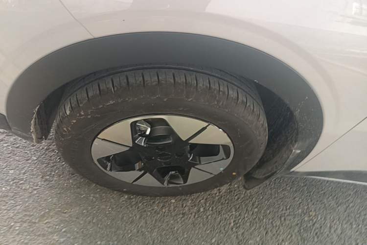 Used Geely Galaxy Geome 2026 Model 410km Exploration Edition Left Front Wheel Hub