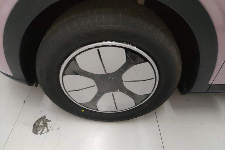 Used Geely Galaxy Geome 2026 Model 310km Youth Edition Left Front Wheel Hub