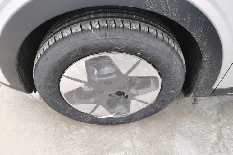 Used Geely Galaxy Geome 2026 Model 310km Dream Edition Left Front Wheel Hub