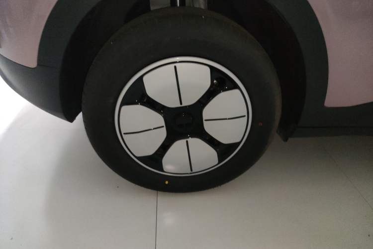 Used Geely Galaxy Geome 2026 Model 310km Youth Edition Right Rear Wheel Hub