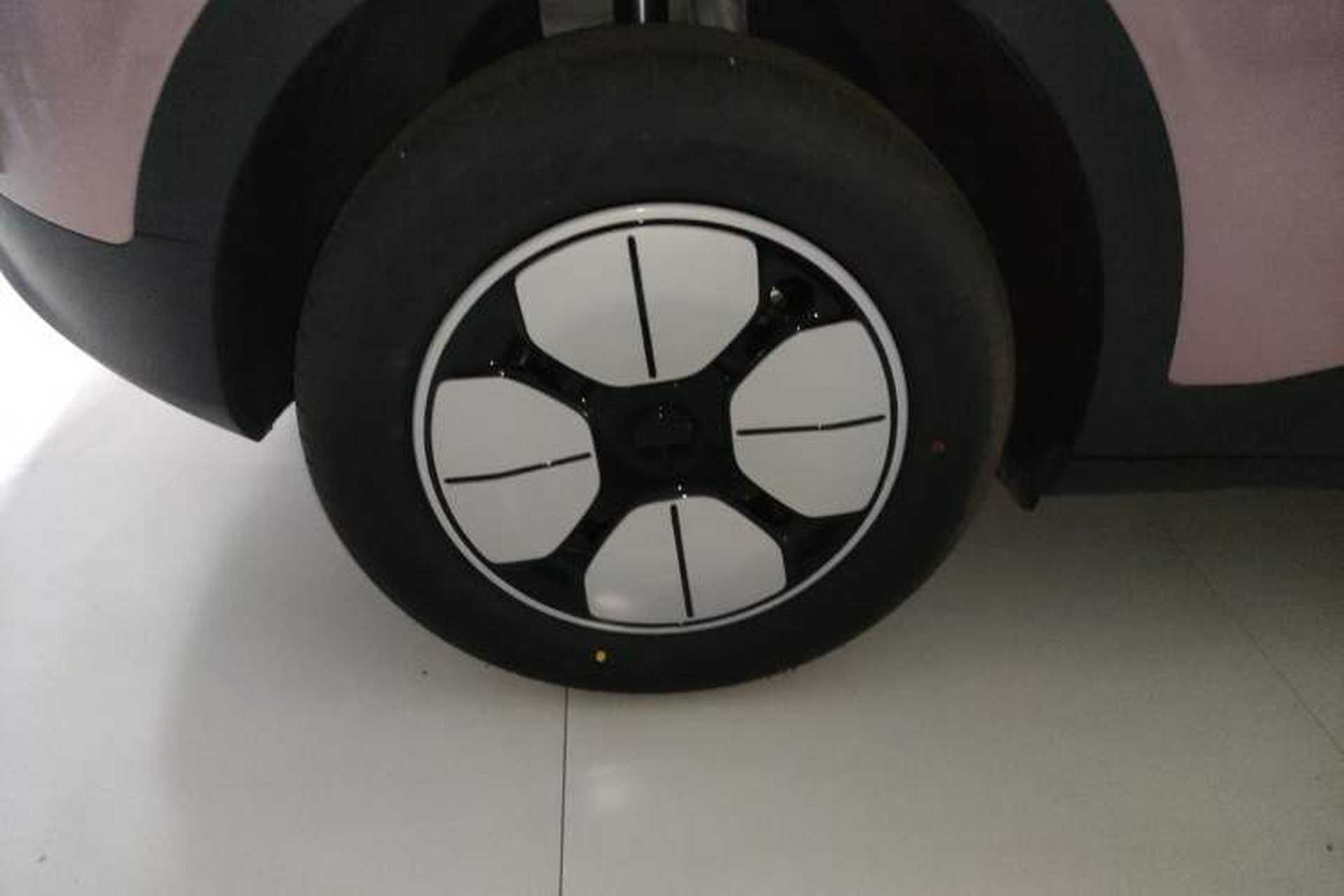Used Geely Galaxy Geome 2026 Model 310km Youth Edition Right Rear Wheel Hub