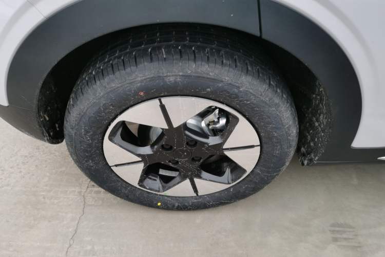 Used Geely Galaxy Geome 2026 Model 310km Dream Edition Right Rear Wheel Hub