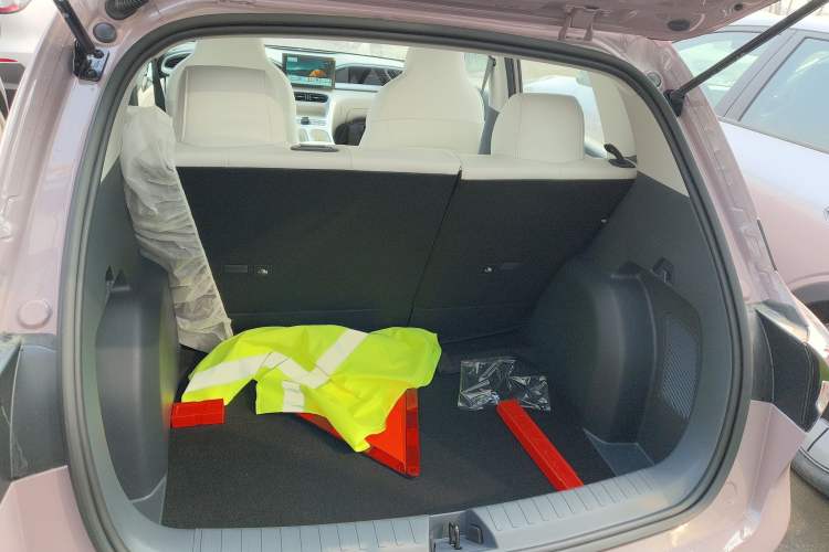 Used Geely Galaxy Geome 2026 Model 310km Youth Edition Trunk