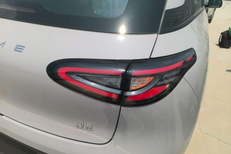 Used Geely Galaxy Geome 2026 Model 410km Freedom Edition Right Rear Taillight