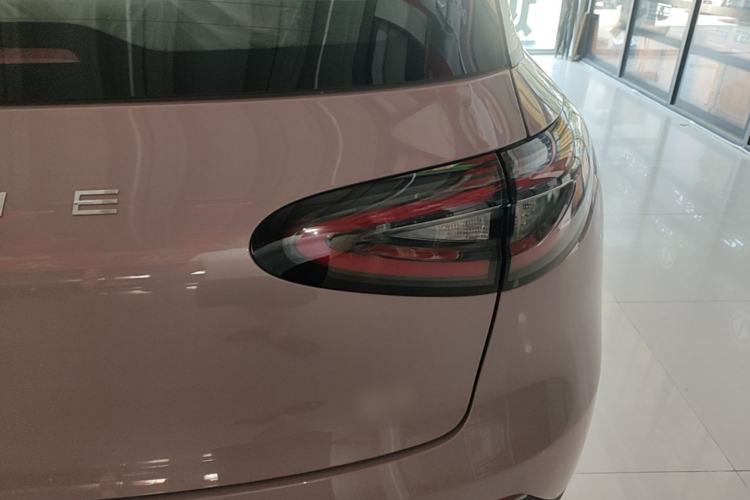 Used Geely Galaxy Geome 2026 Model 410km Freedom Edition Right Rear Taillight