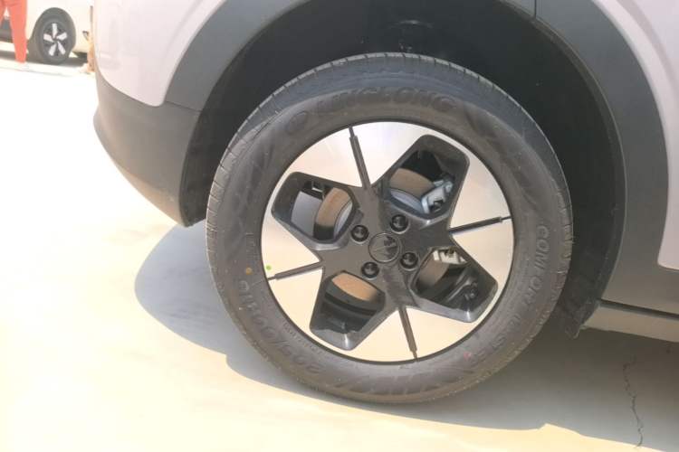 Used Geely Galaxy Geome 2026 Model 410km Freedom Edition Right Rear Wheel Hub