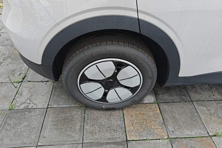Used Geely Galaxy Geome 2026 Model 310km Youth Edition Right Rear Wheel Hub