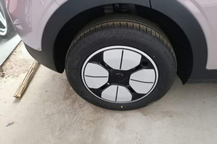 Used Geely Galaxy Geome 2026 Model 310km Youth Edition Right Rear Wheel Hub