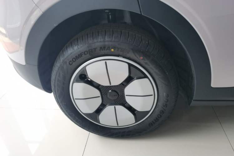 Used Geely Galaxy Geome 2026 Model 310km Youth Edition Right Rear Wheel Hub