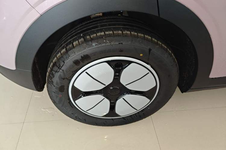 Used Geely Galaxy Geome 2026 Model 310km Youth Edition Right Rear Wheel Hub