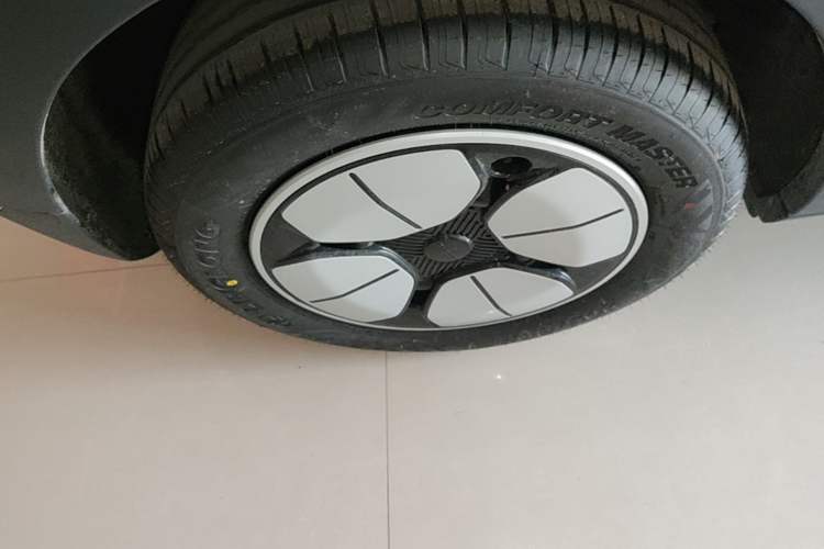 Used Geely Galaxy Geome 2026 Model 410km Freedom Edition Right Rear Wheel Hub