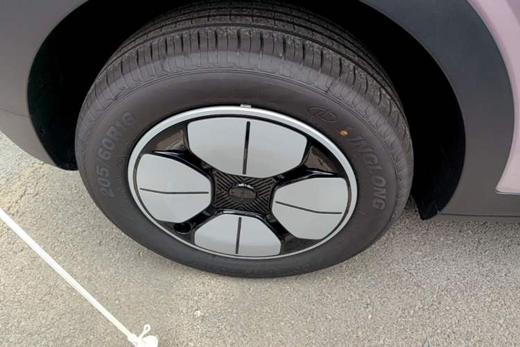 Used Geely Galaxy Geome 2026 Model 310km Youth Edition Right Rear Wheel Hub
