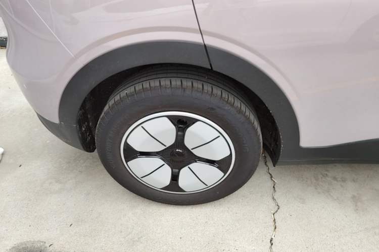 Used Geely Galaxy Geome 2026 Model 310km Youth Edition Right Rear Wheel Hub
