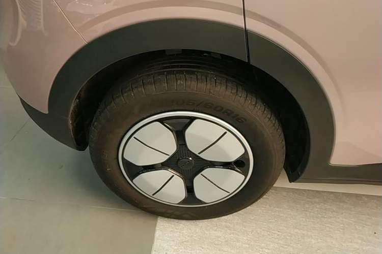 Used Geely Galaxy Geome 2026 Model 310km Youth Edition Right Rear Wheel Hub