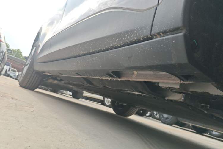 Used Geely Galaxy Geome 2026 Model 310km Youth Edition Right Side Sill