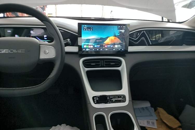 Used Geely Galaxy Geome 2026 Model 310km Youth Edition Audio And AC Panel
