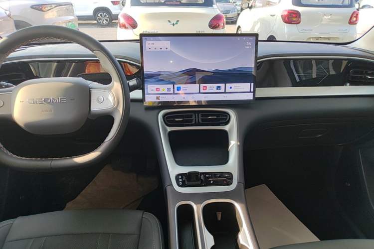 Used Geely Galaxy Geome 2026 Model 310km Dream Edition Audio And AC Panel