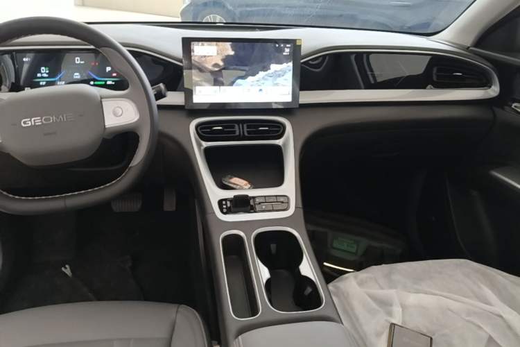Used Geely Galaxy Geome 2026 Model 310km Youth Edition Audio And AC Panel