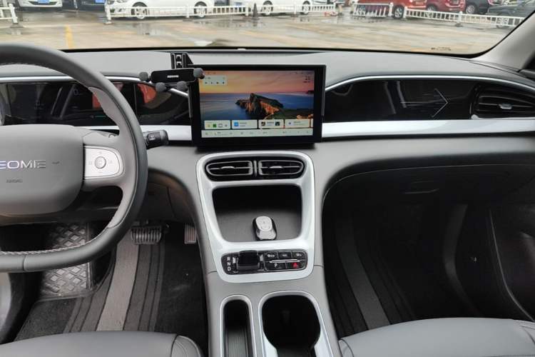 Used Geely Galaxy Geome 2026 Model 310km Youth Edition Audio And AC Panel