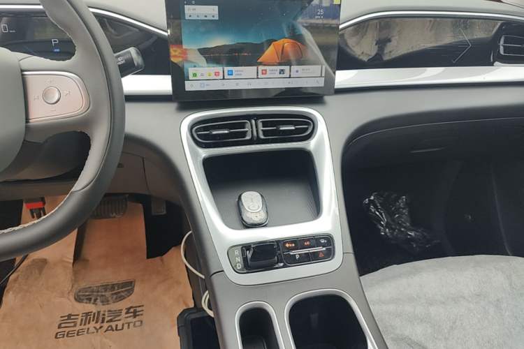 Used Geely Galaxy Geome 2026 Model 310km Youth Edition Audio And AC Panel