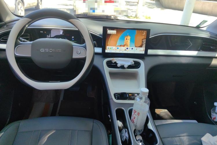 Used Geely Galaxy Geome 2026 Model 410km Carefree Edition Center Console
