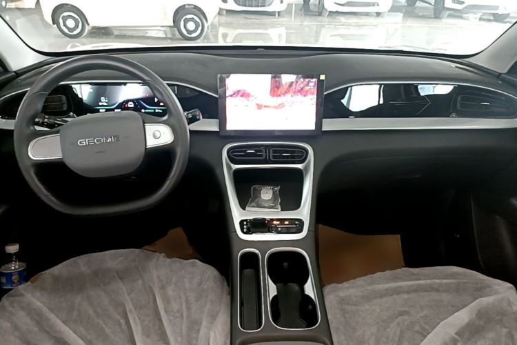 Used Geely Galaxy Geome 2026 Model 410km Carefree Edition Center Console