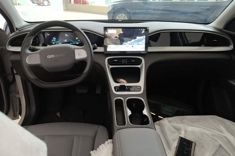 Used Geely Galaxy Geome 2026 Model 310km Youth Edition Center Console