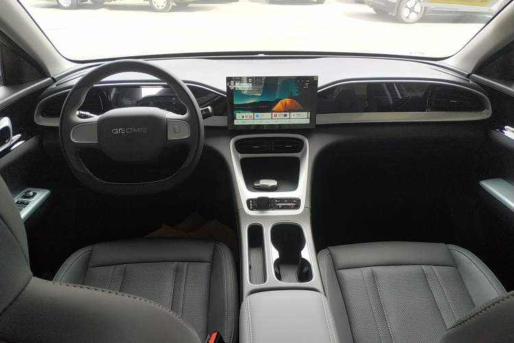 Used Geely Galaxy Geome 2026 Model 310km Youth Edition Center Console