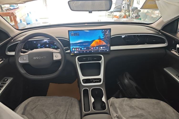 Used Geely Galaxy Geome 2026 Model 310km Dream Edition Center Console