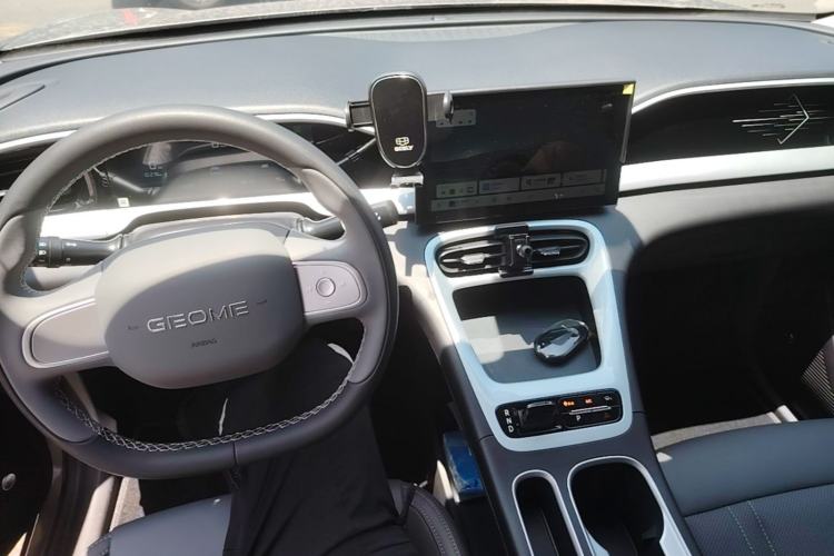 Used Geely Galaxy Geome 2026 Model 310km Youth Edition Center Console