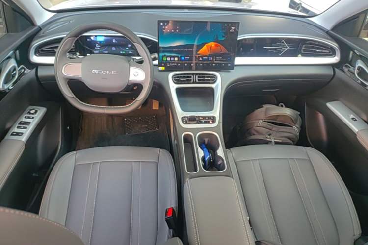 Used Geely Galaxy Geome 2026 Model 410km Freedom Edition Center Console